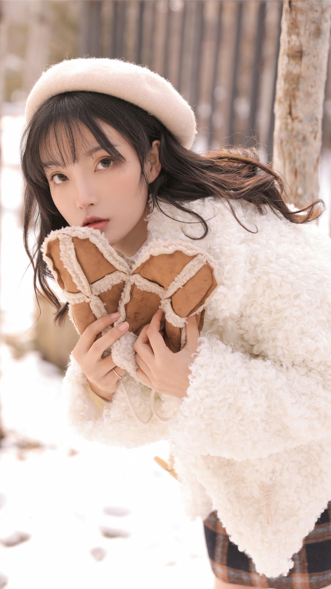 雪中养眼美少女户外写真