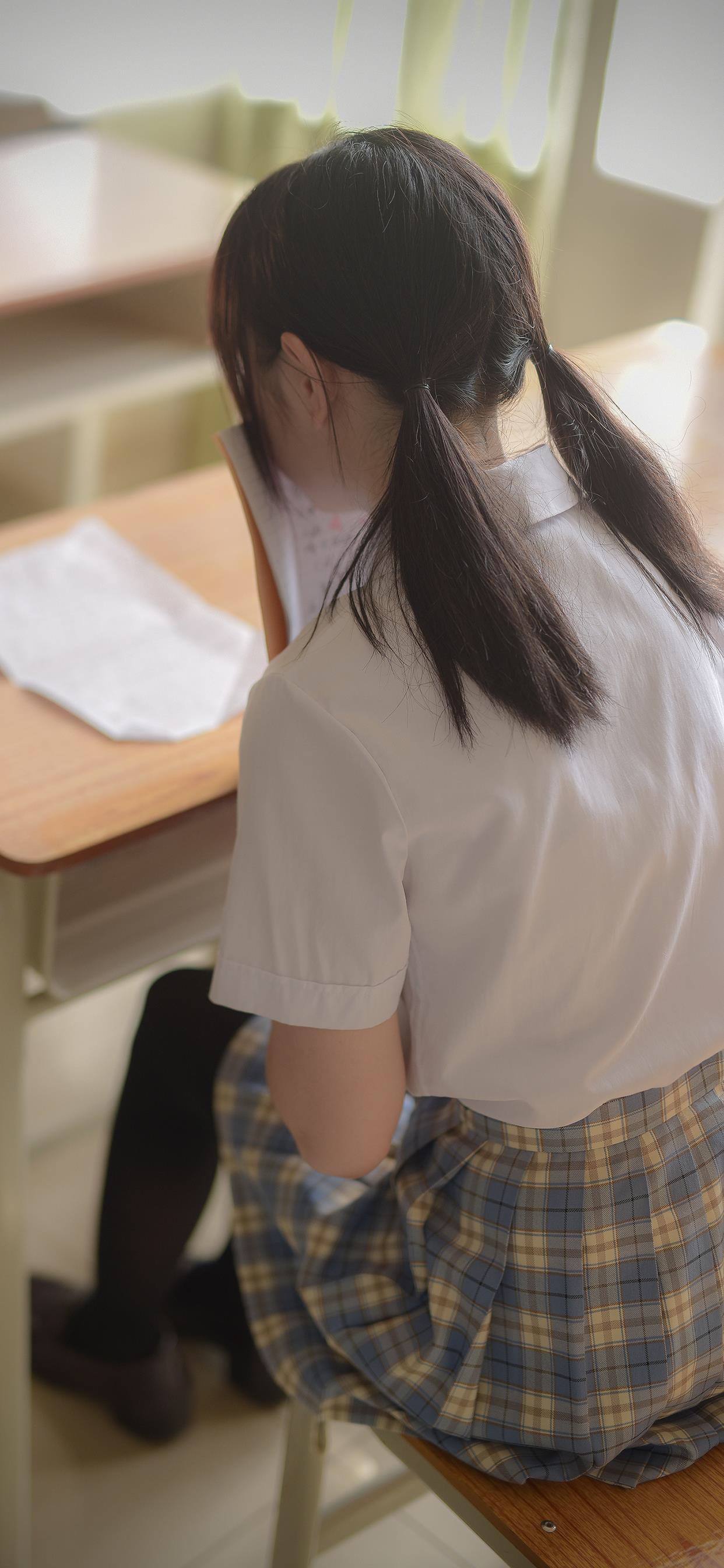 清纯学生少女教师里唯美背影写真  第9张