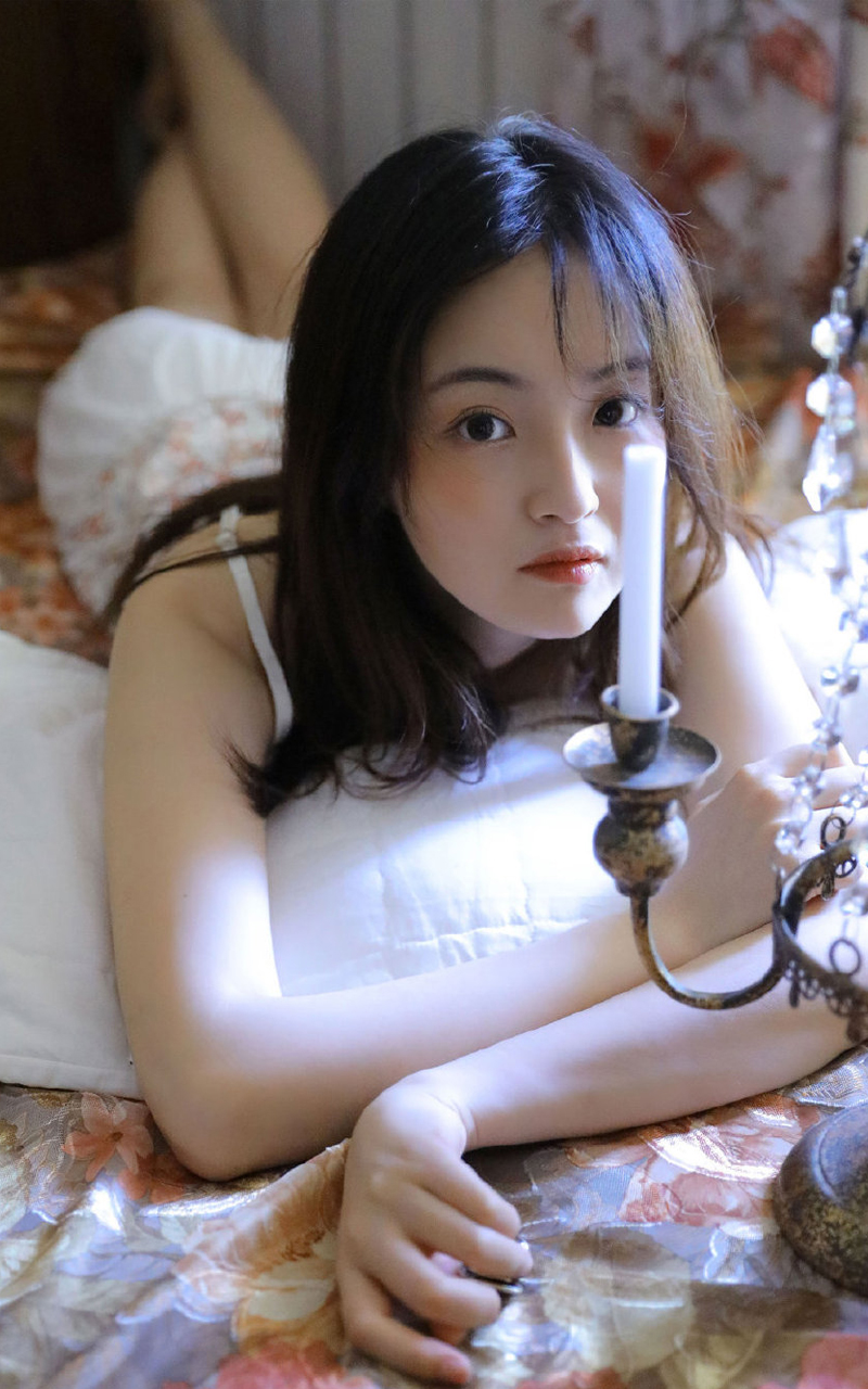 性感蕾丝吊带美女  第4张