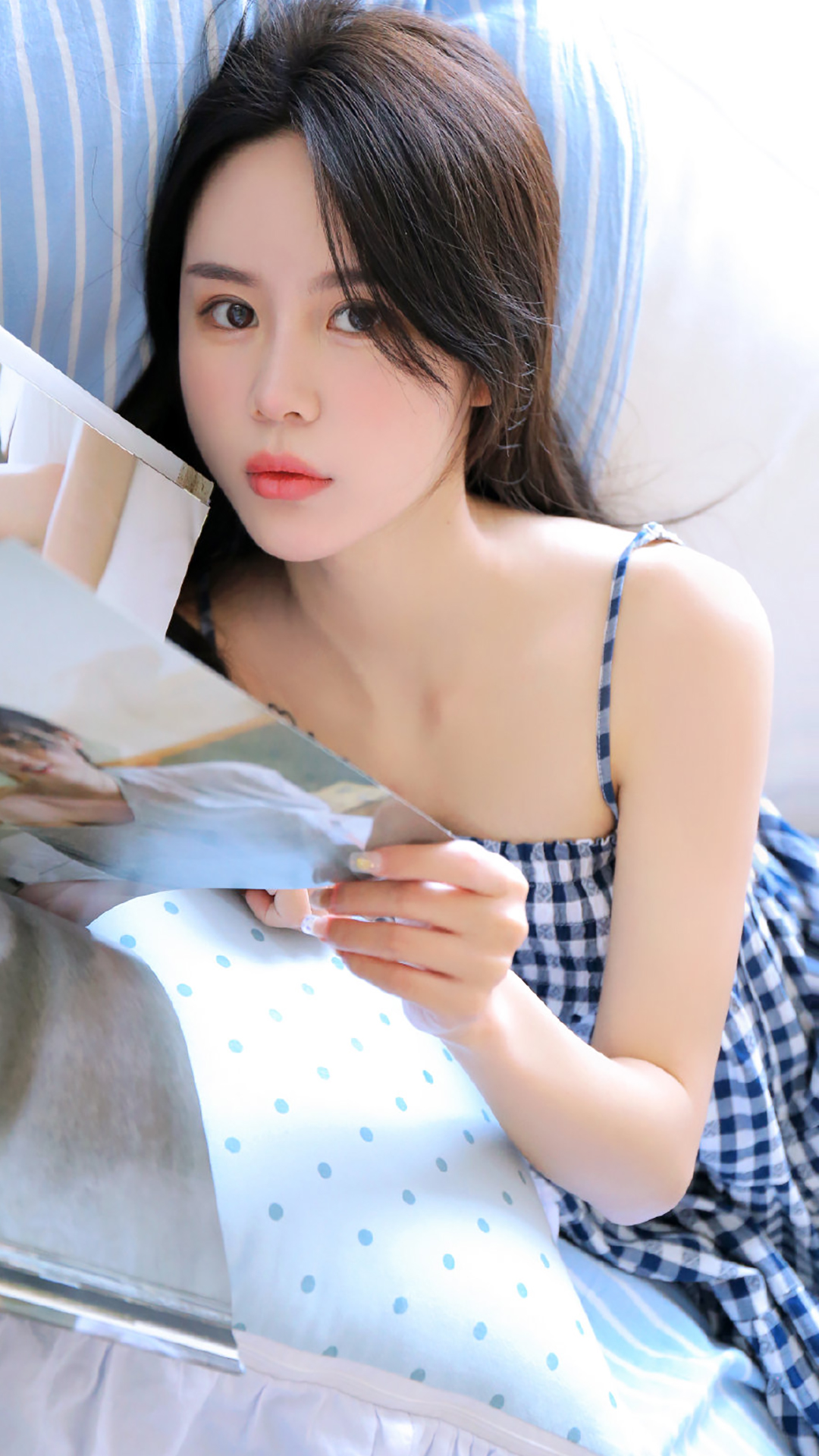 文静秀气美女性感写真