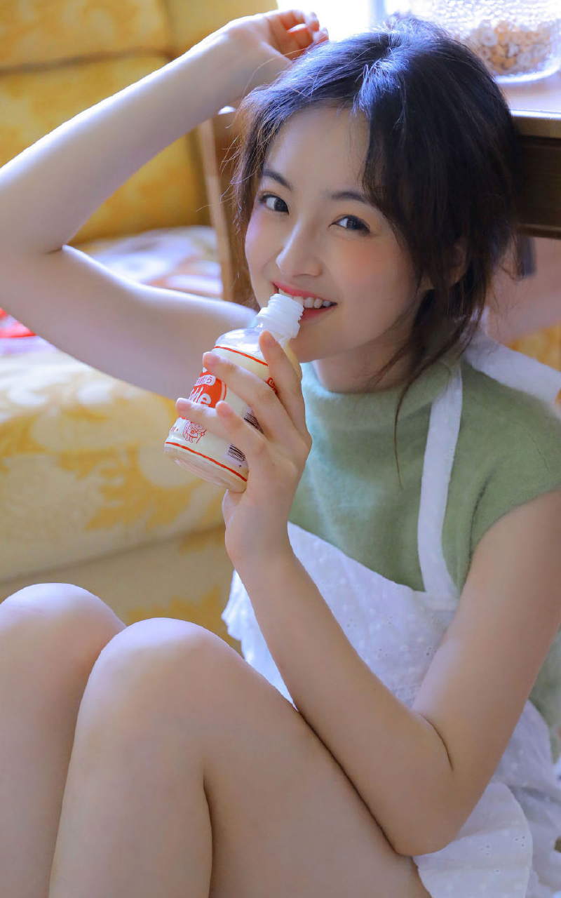 气质家居美女写真  第2张