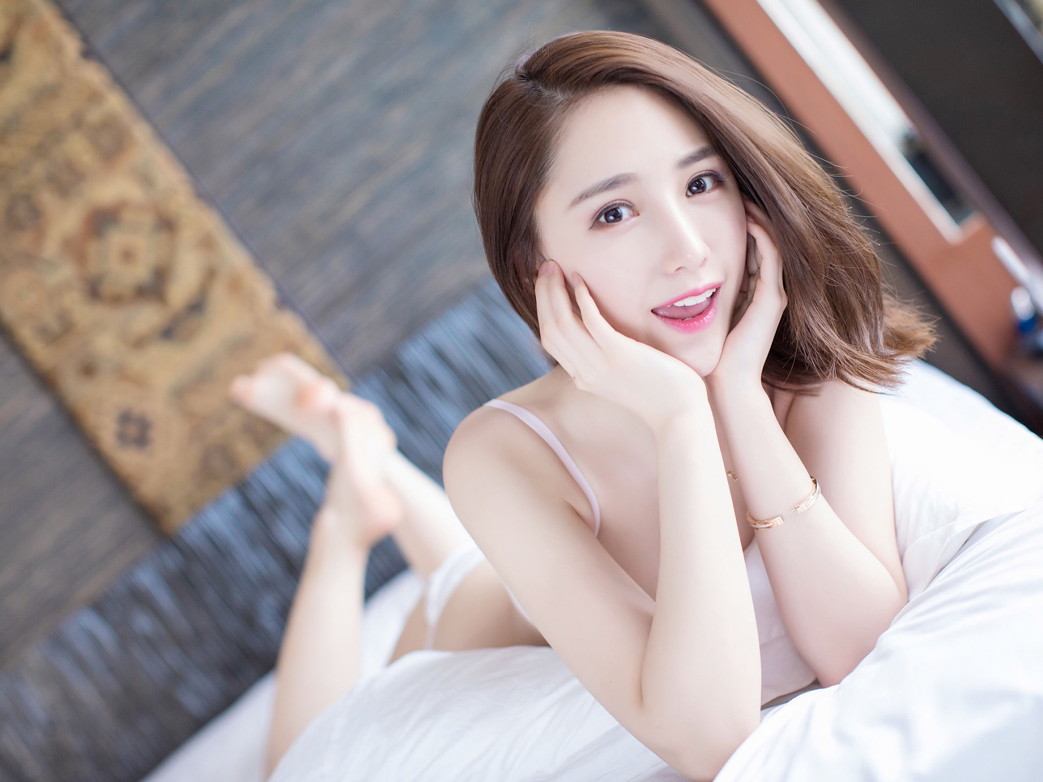 顶级美女模特床上白色内衣性感写真  第7张