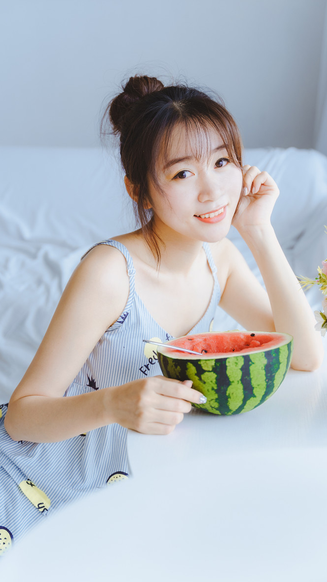 夏季清凉美女性感吊带俏皮可爱写真  第8张