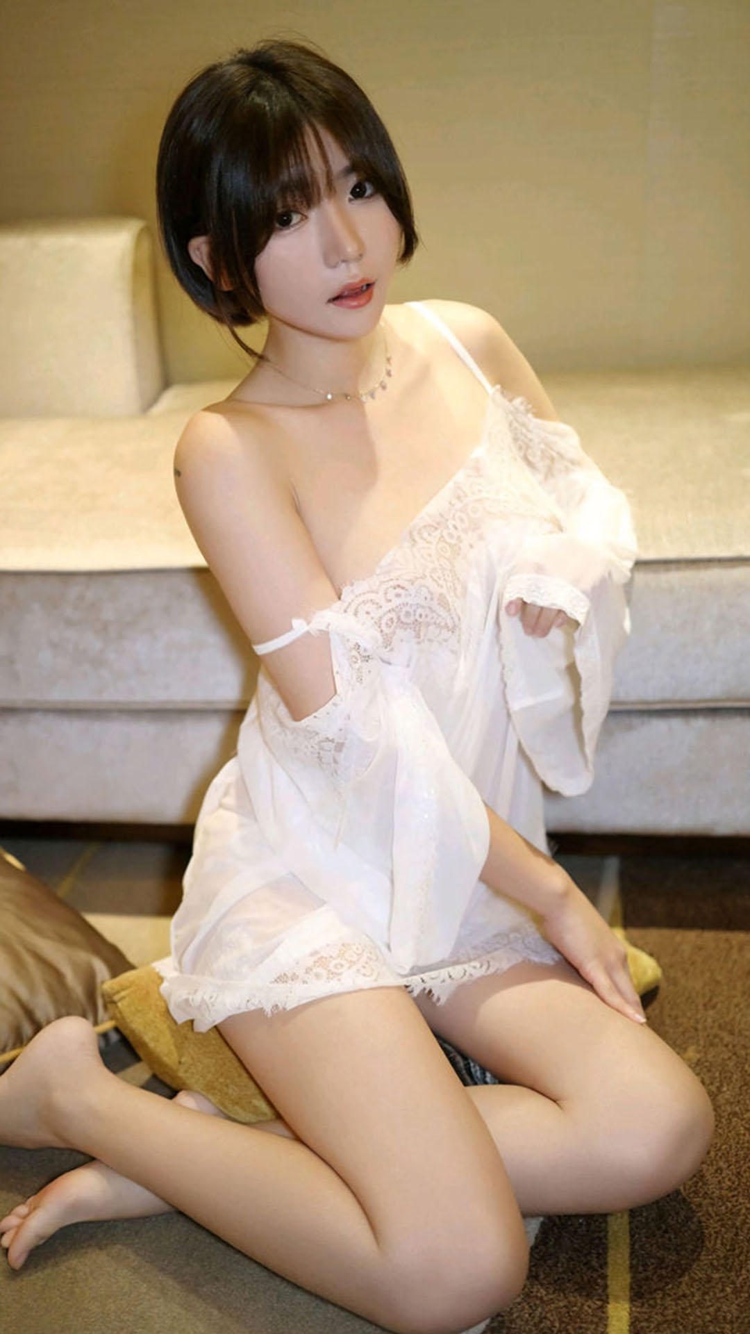 性感清纯美女透视装大胸爆乳写真  第2张