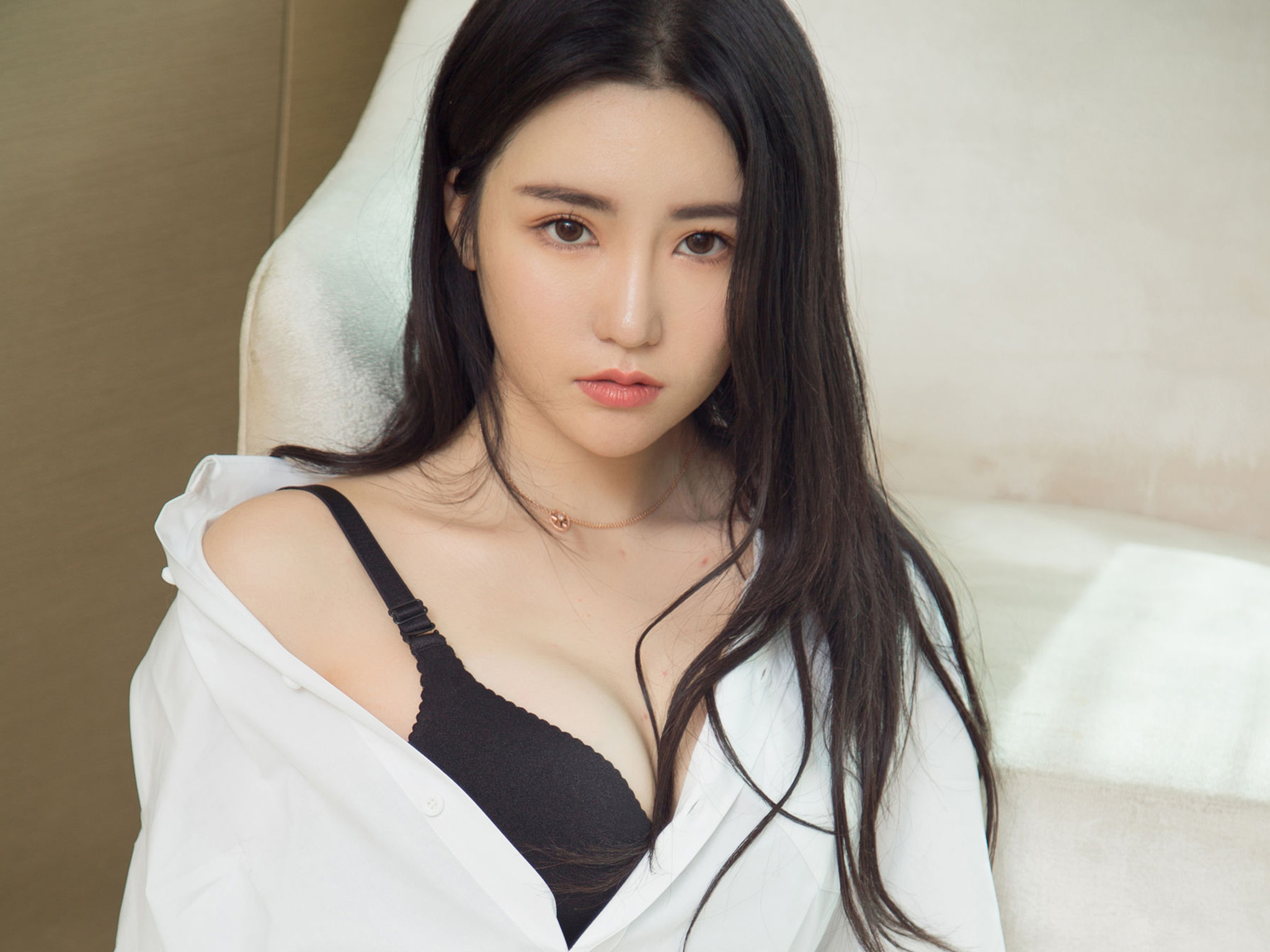 大胸巨乳美女私房性内衣骚浪挑逗写真  第3张