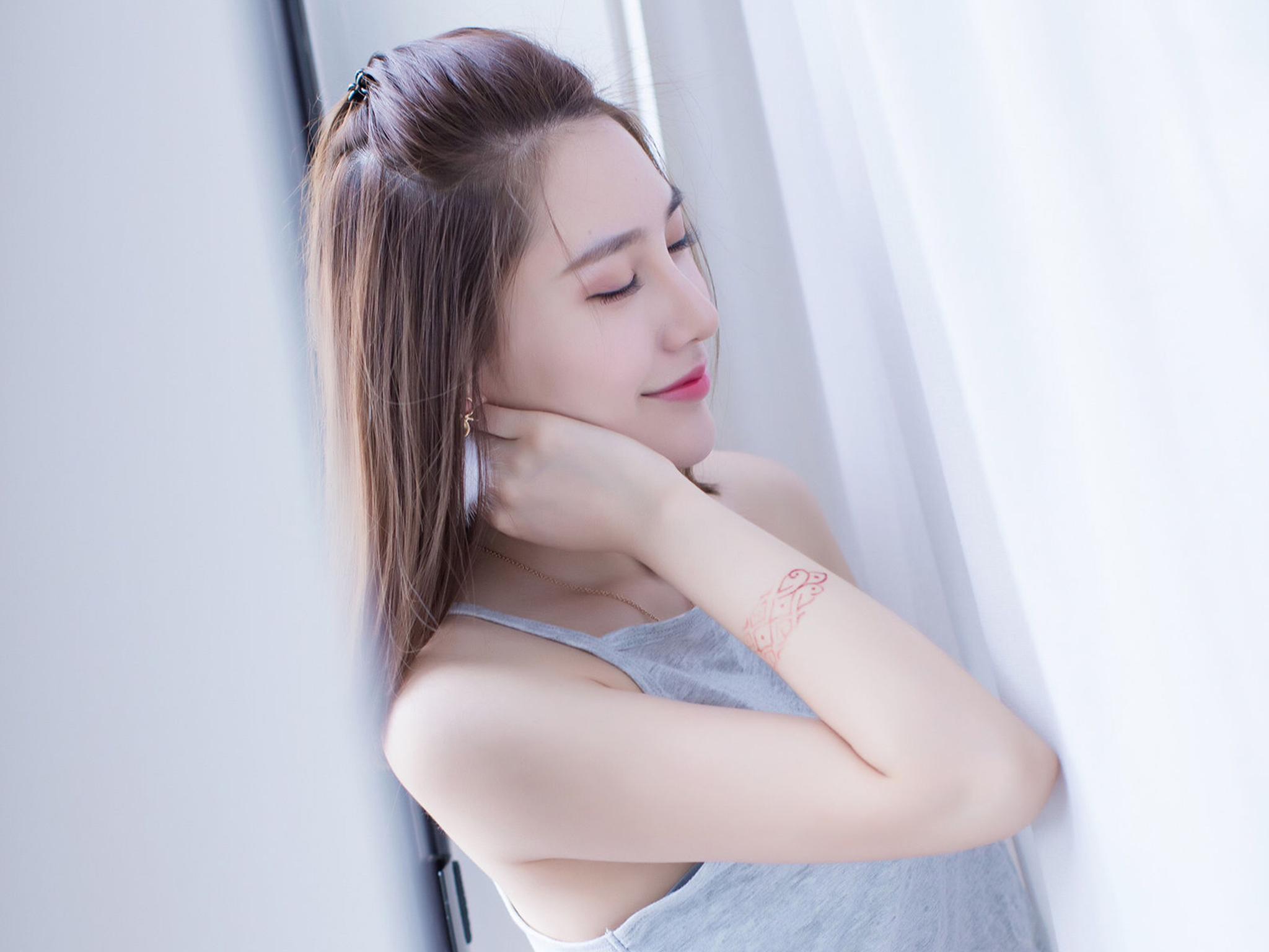 美女少妇白嫩肌肤私房性感挑逗写真  第2张