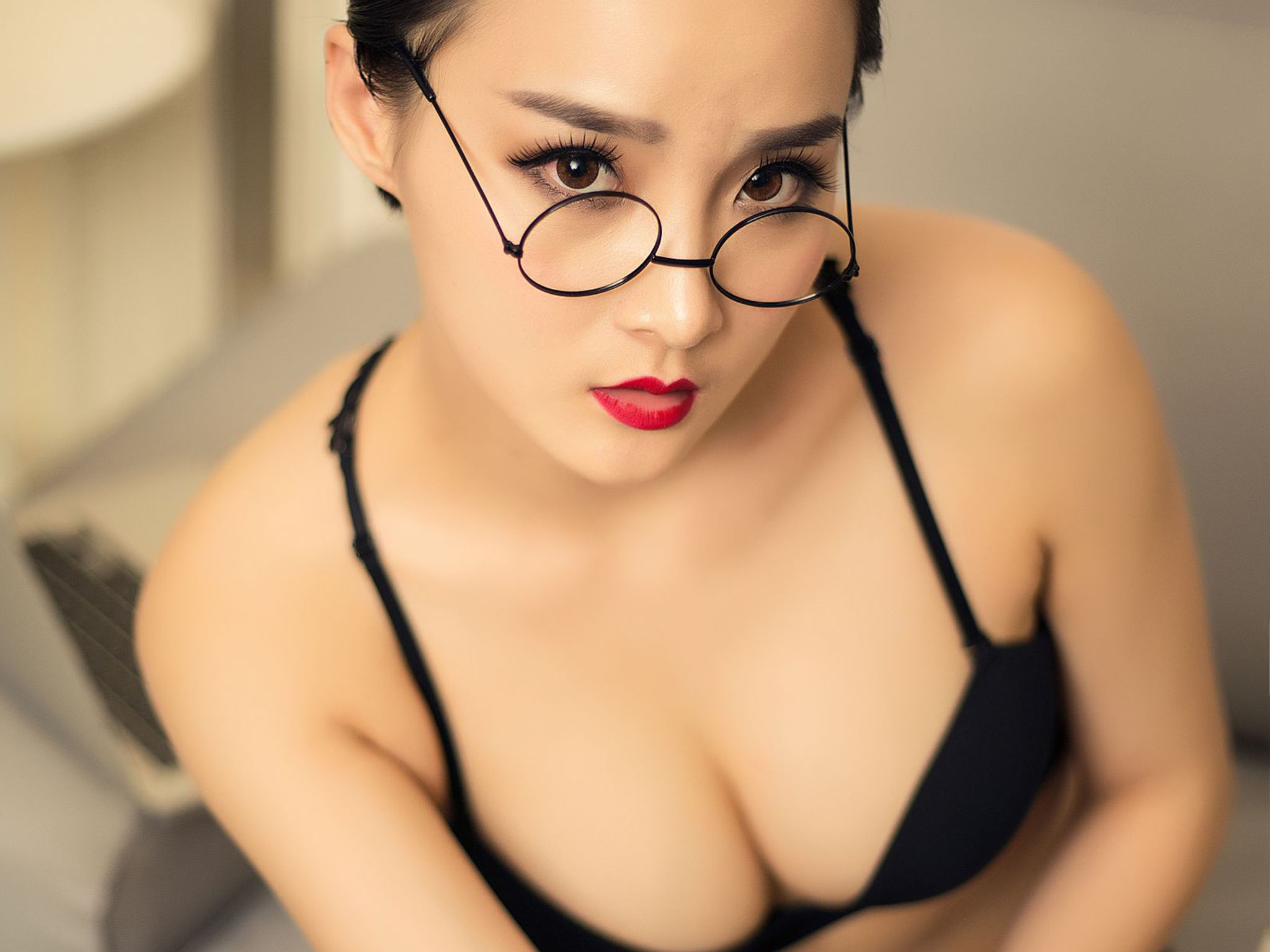 大胸美女嫩乳性感胴体妩媚写真