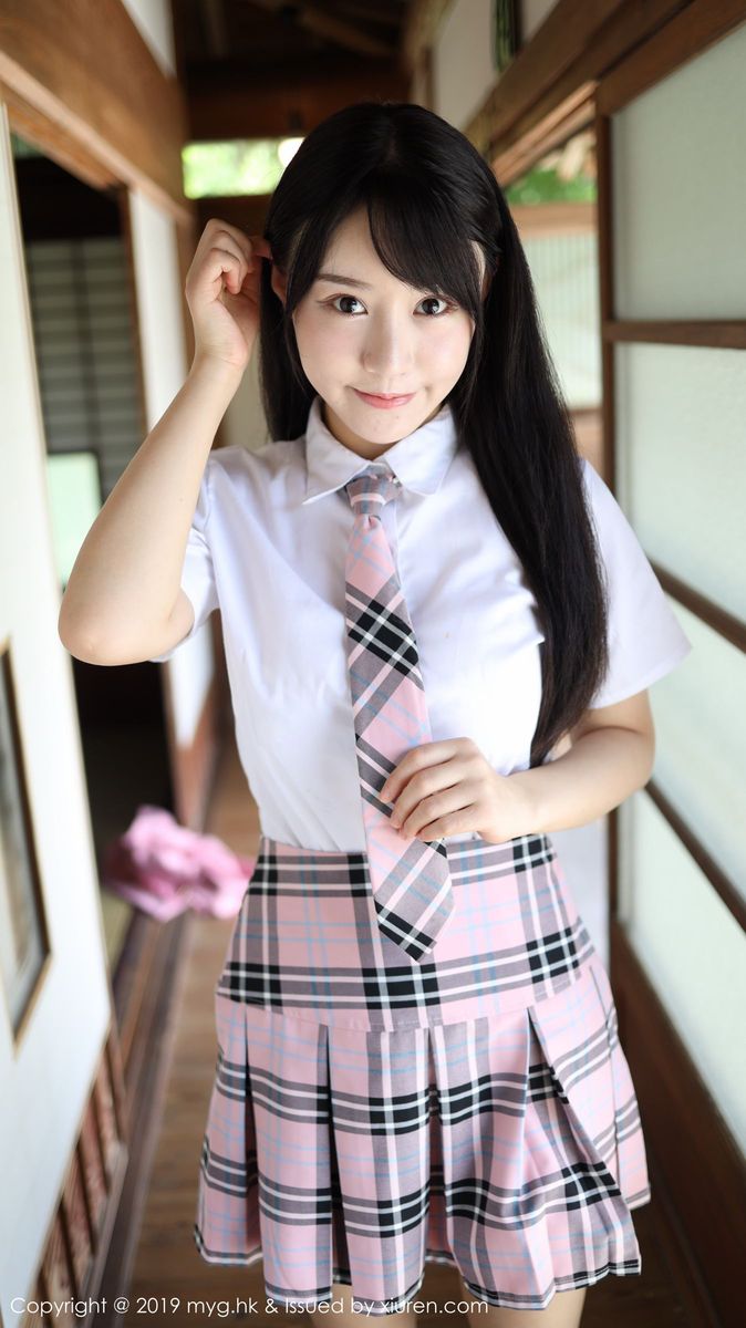 丰满美女学生制服极品销魂套图  第5张