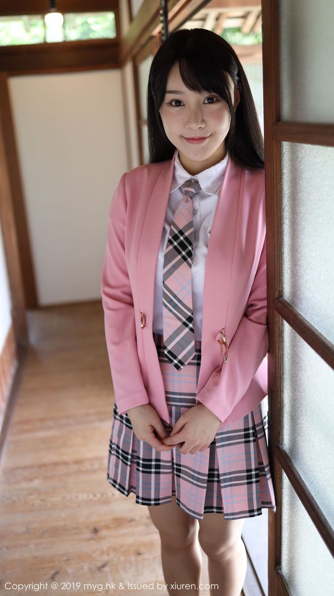 丰满美女学生制服极品销魂套图  第9张