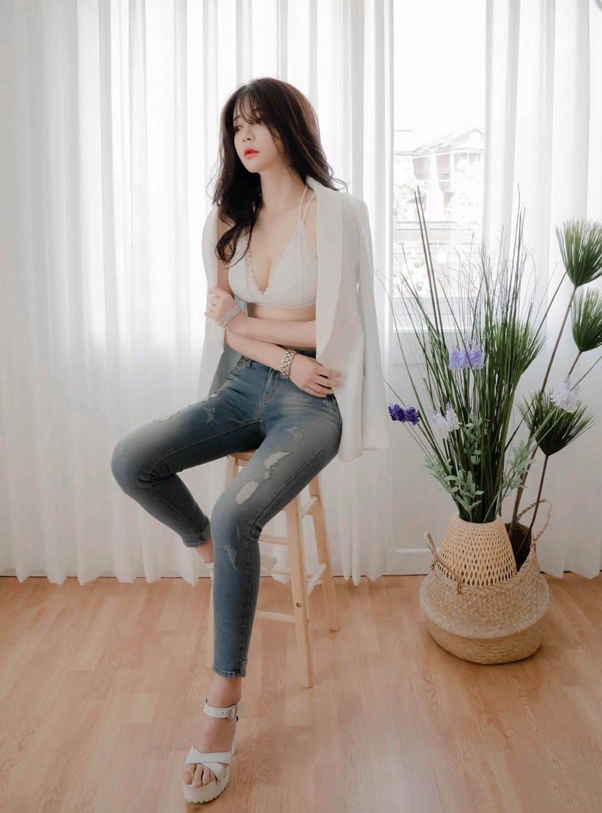 韩国小蛮腰长腿女神性感诱惑艺术写真  第10张