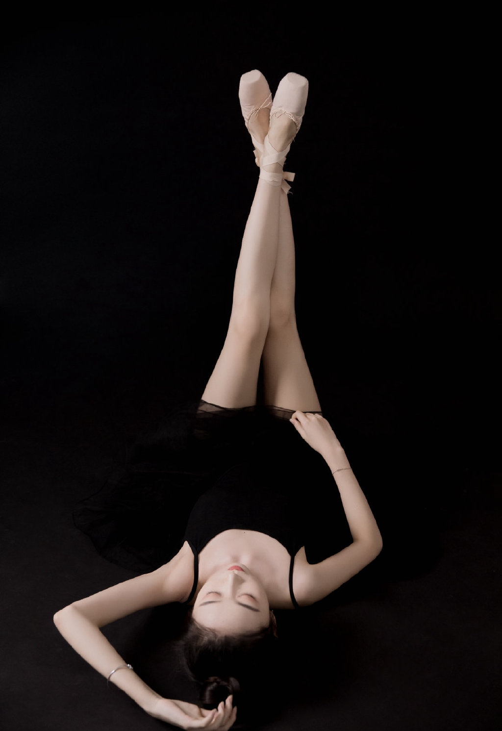 芭蕾舞性感长腿美女黑天鹅私人艺术摄影  第8张