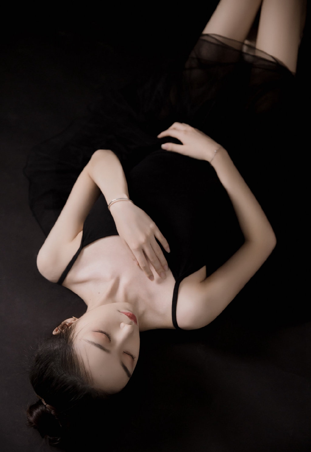 芭蕾舞性感长腿美女黑天鹅私人艺术摄影  第9张