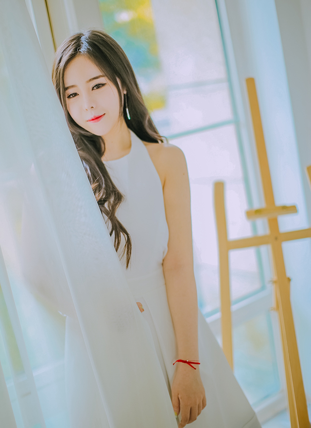 韩国性感女神白裙气质妩媚私房摄影图片  第2张