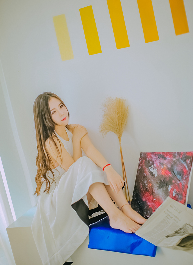韩国性感女神白裙气质妩媚私房摄影图片  第3张