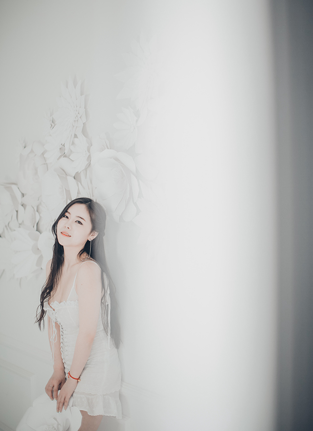 韩国性感女神白裙气质妩媚私房摄影图片  第4张