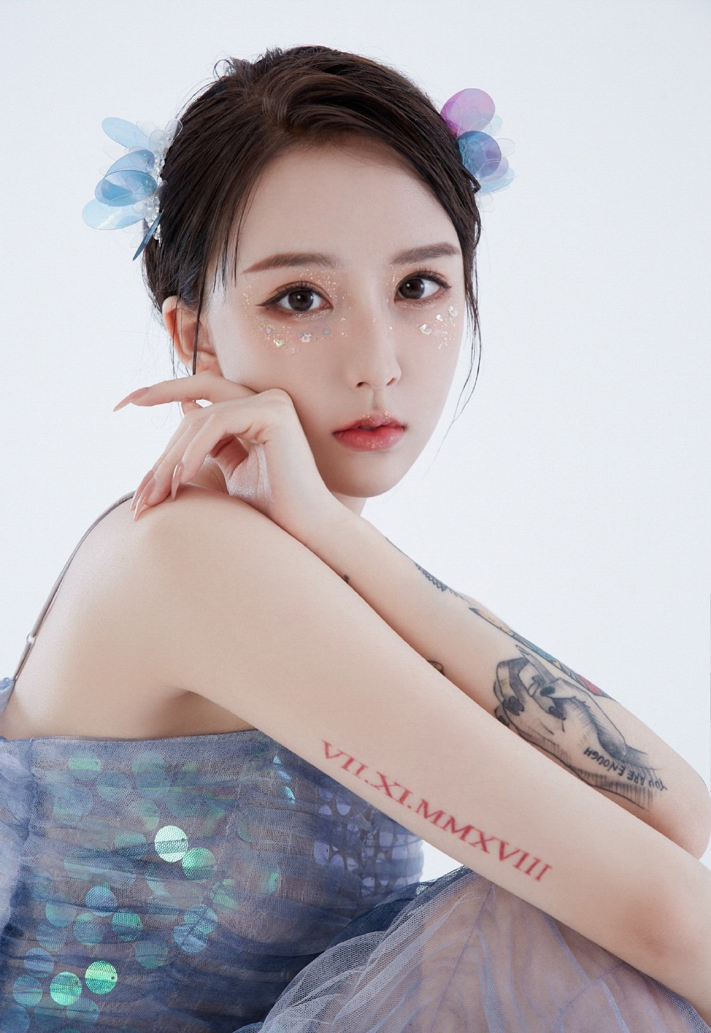 韩国顶级模特真空大胸事业线美女艺术照  第2张