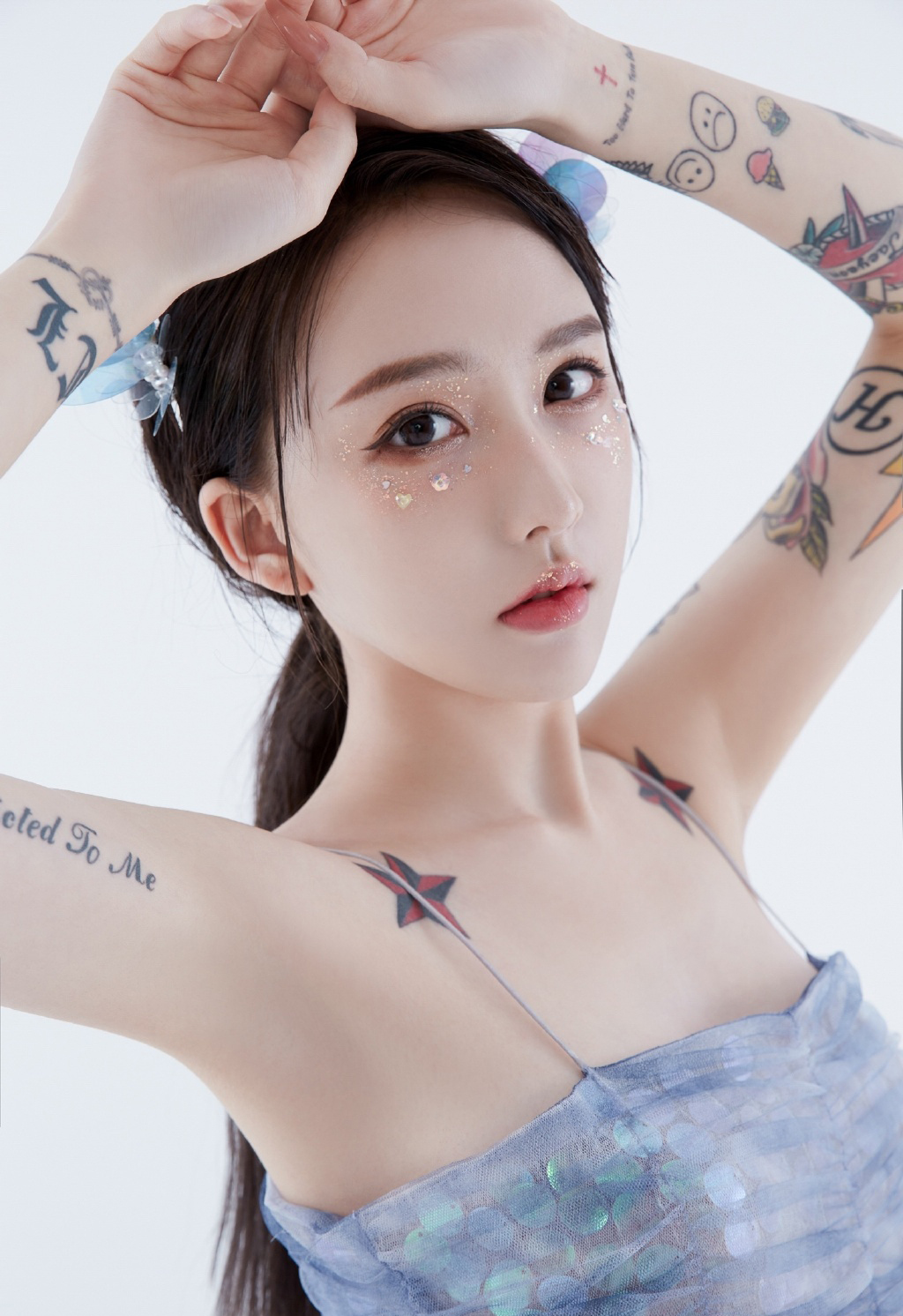 韩国顶级模特真空大胸事业线美女艺术照  第4张