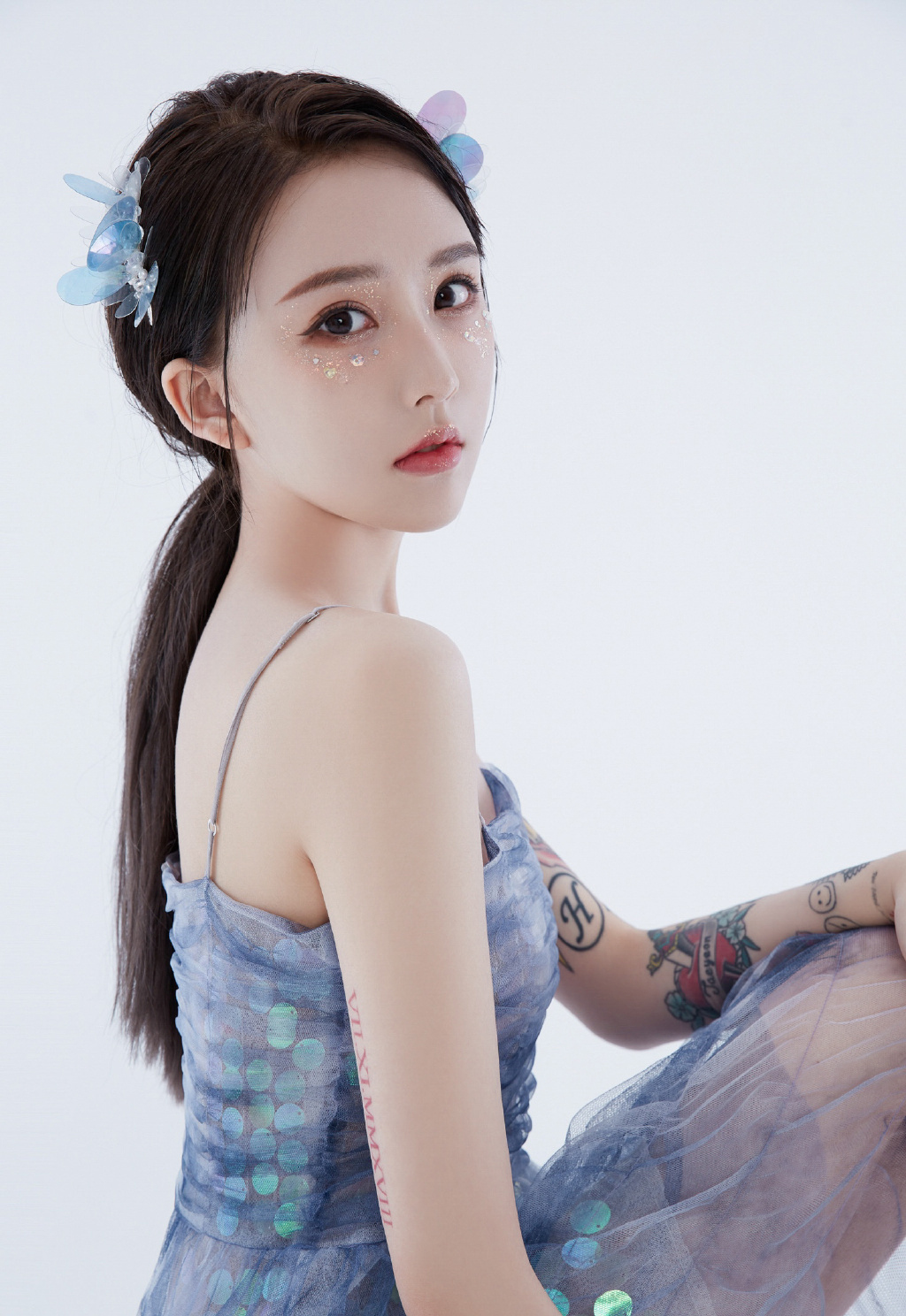 韩国顶级模特真空大胸事业线美女艺术照  第5张