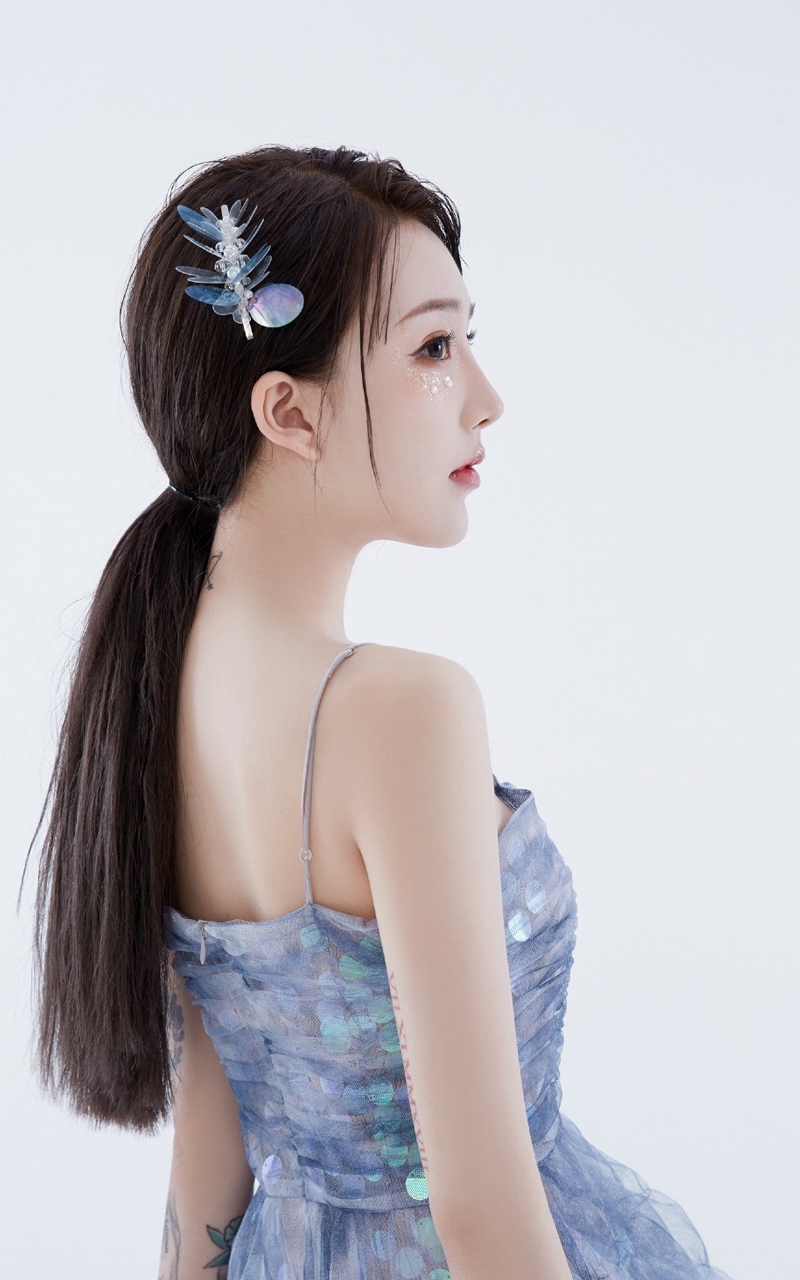 韩国顶级模特真空大胸事业线美女艺术照  第3张
