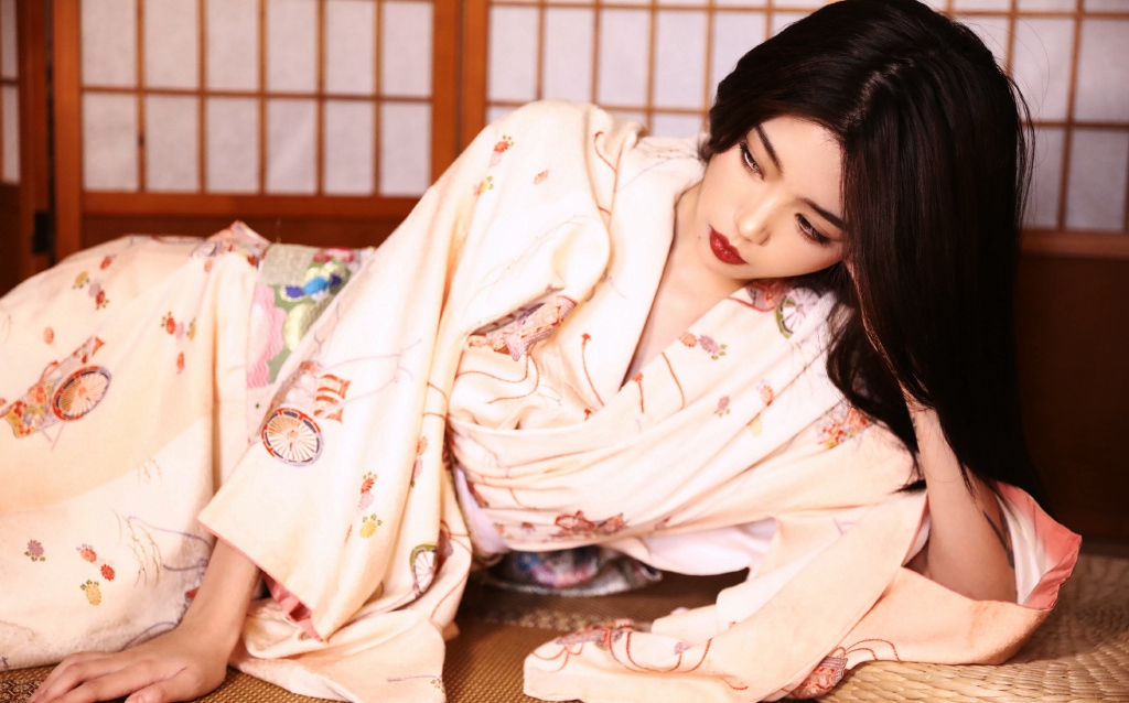性感美女御姐日本和服妩媚诱惑私人摄影  第1张
