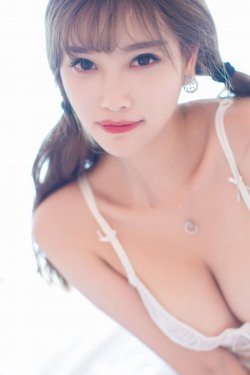 床上情趣内衣美女大胸美臀性感写真