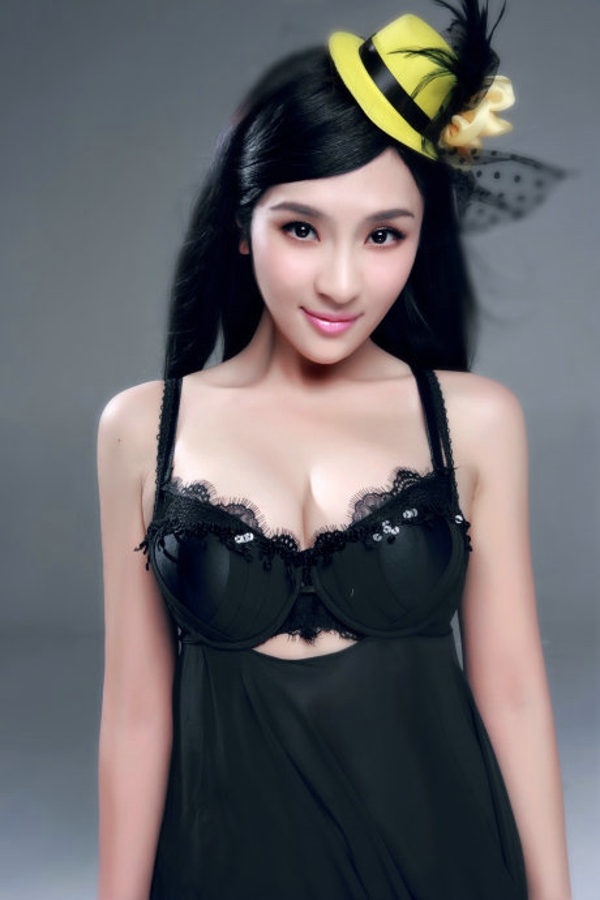 气质绝美熟女性感美乳写真  第2张