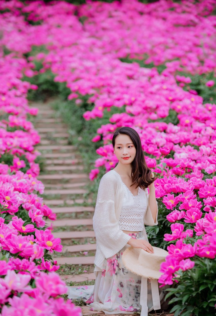 性感美女佳佳胸部走光美腿诱惑极致享受写真  第24张