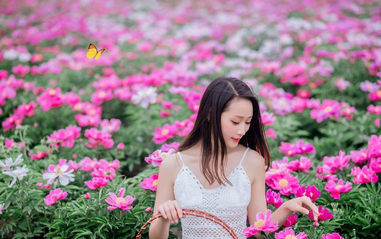 性感美女佳佳胸部走光美腿诱惑极致享受写真  第28张