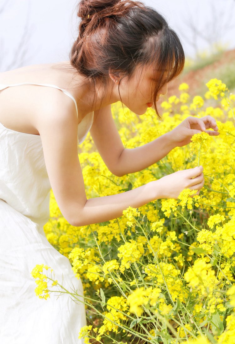 亚洲美女周于希超短裙诱惑翘臀写真图片  第6张