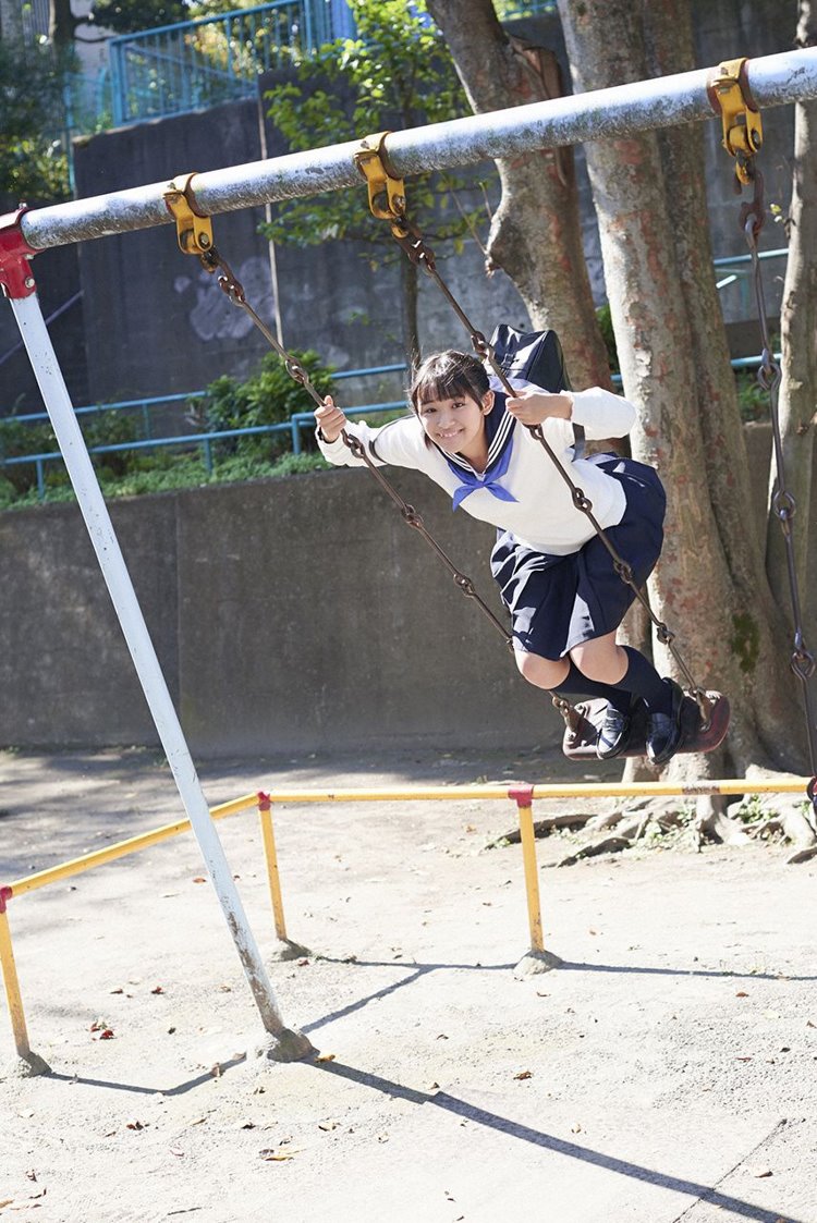 性感日本美女娇妻户外吊带情趣肥臀制服深沟写真  第7张