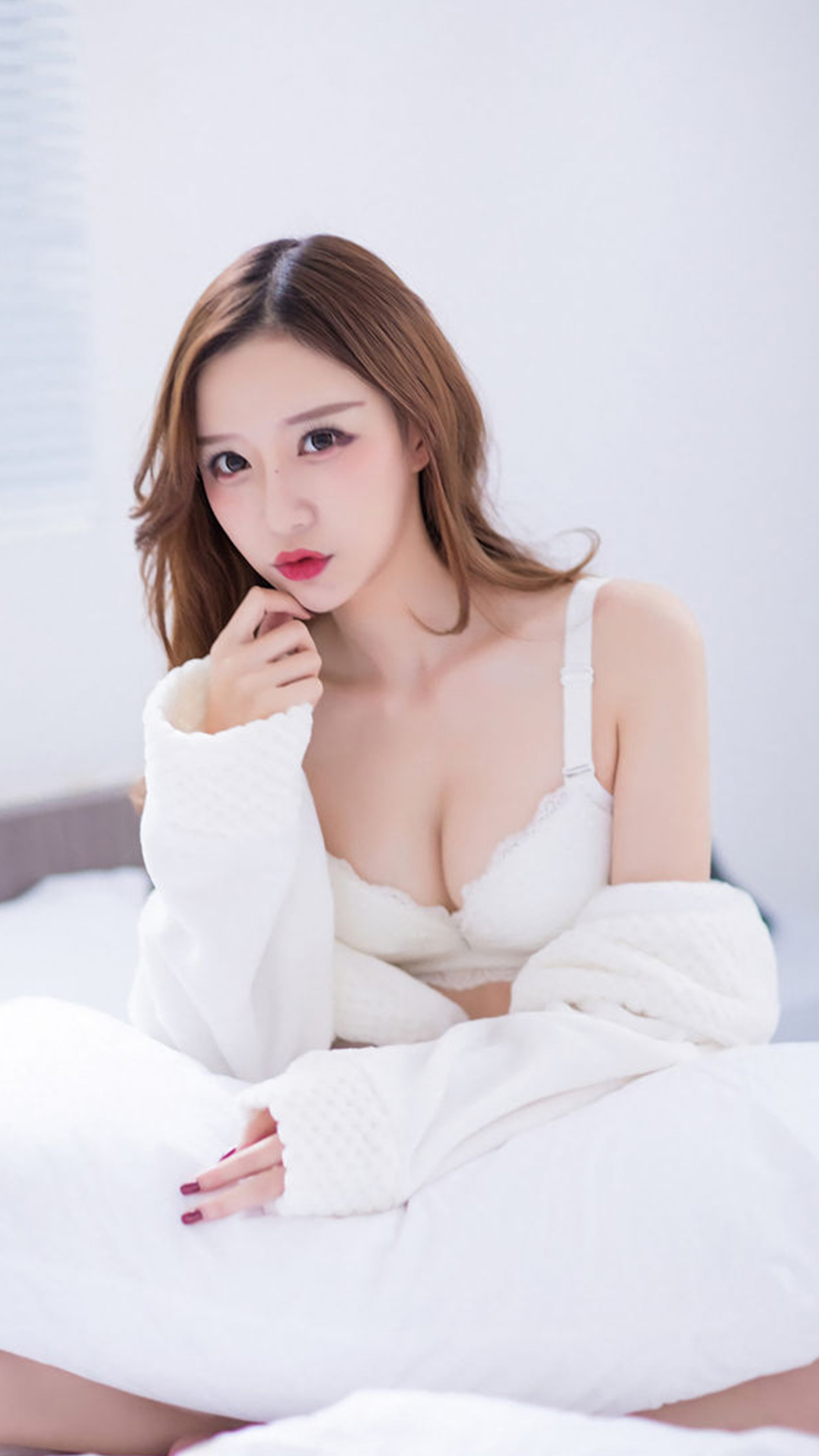 酥胸白嫩诱人的巨乳美女床上千娇百媚美女同房姿势108种  第4张