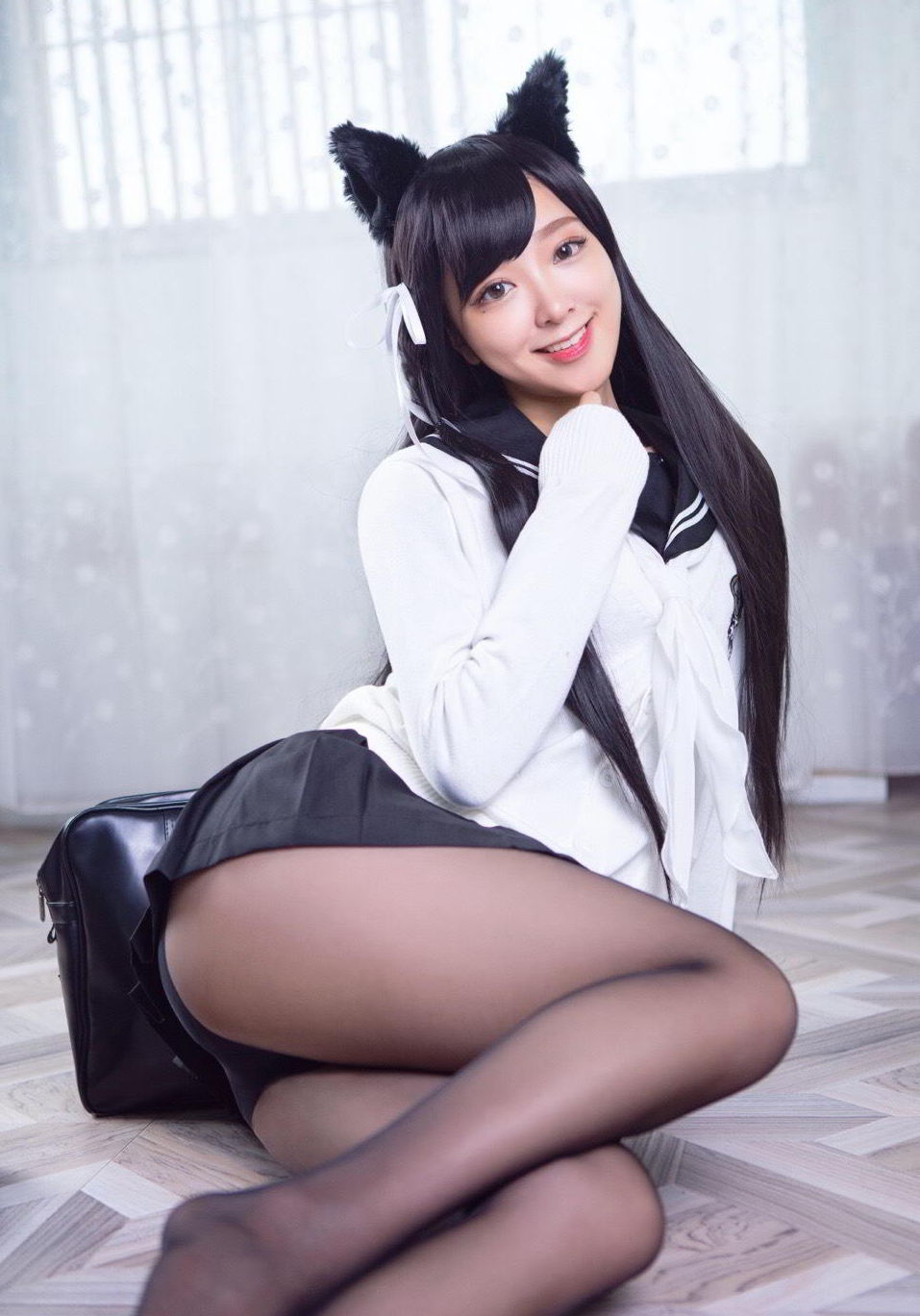 我们一起学猫叫，美女汤嘉琳制服，短裙，丝袜cos写真  第8张