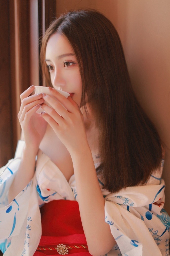 性感长发丰满美胸和服美女优雅私房写真图集  第1张