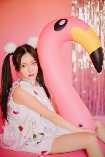 清秀女神室内无圣光美臀性感童颜爆乳诱惑写真