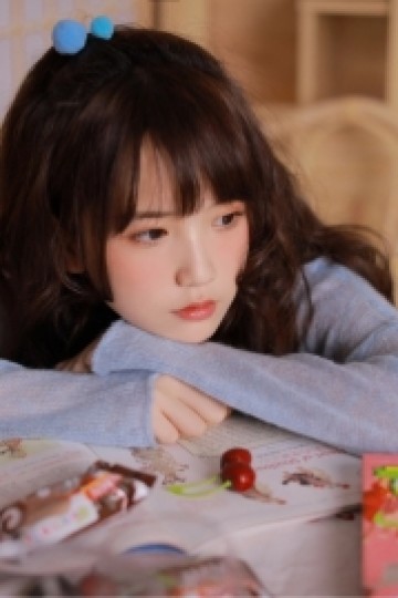 奶牛美女熊艾吊带内衣三角内裤美女私密部位自拍高清图片