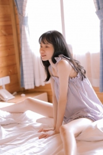 肌肤白皙的高中女友粉嫩20p居家吊带短裙唯美艺术照