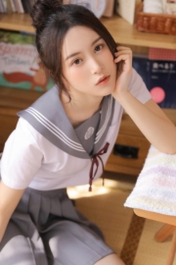 日韩美女镜头前演绎制服诱惑可爱萌白酱女神写真