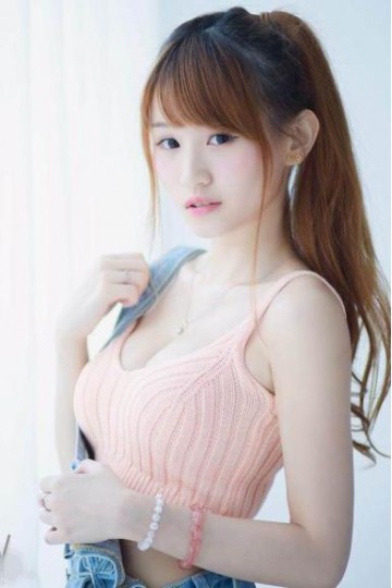 身材火辣的性感尤物雪白大胸脯魔鬼身材高清美女图片