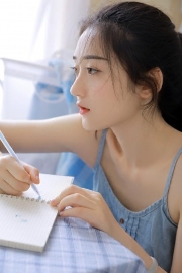 可爱女生吊带睡衣性感诱人私房写真图片