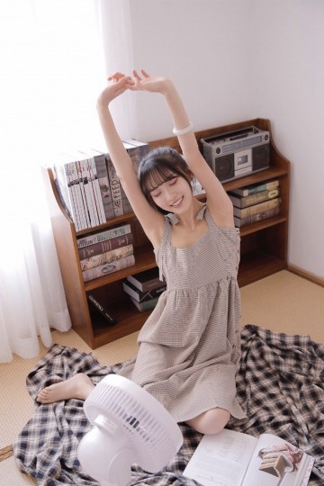 丰乳肥臀的波霸女人雪白大胸脯乳沟迷人极品销魂艺术照